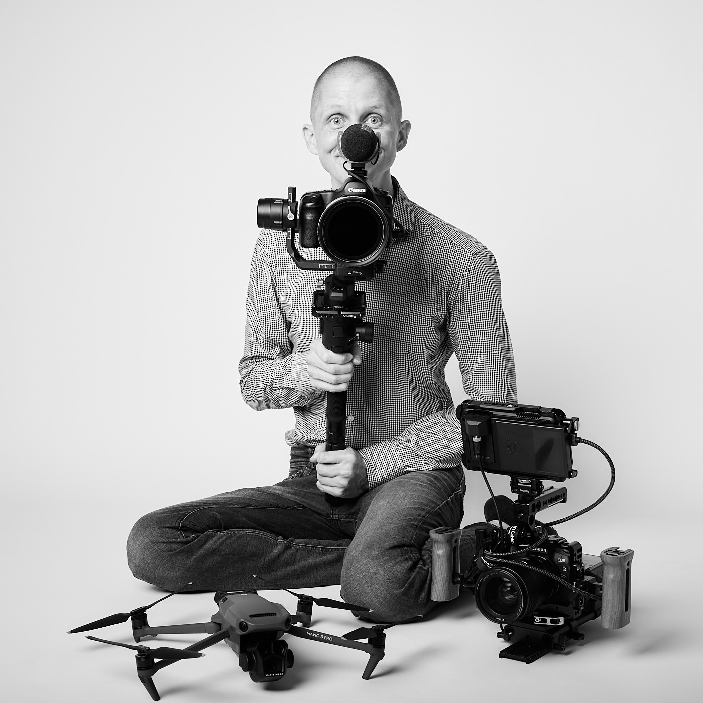 Studio Portrait Andreas - Andreas mit Equipment - ImagoSTUDIO ⎪ Andreas Strobl -
